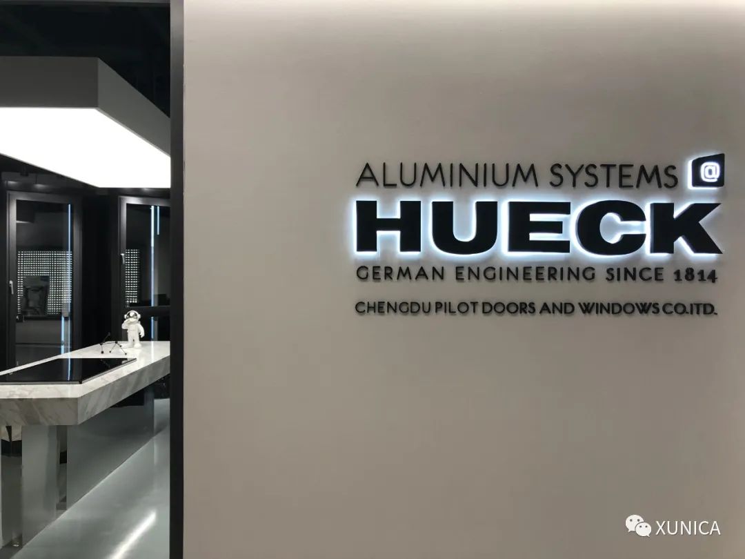 极简黑色魅力，XUNICA DESIGN 打造 HUECK 霍柯铝合金展厅-17