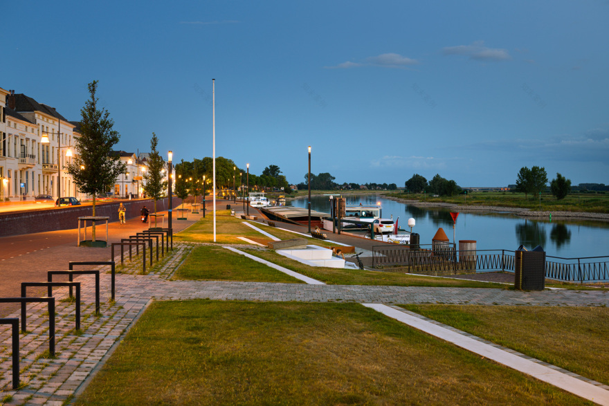 荷兰祖特芬市 IJsselkade 河岸复兴-17