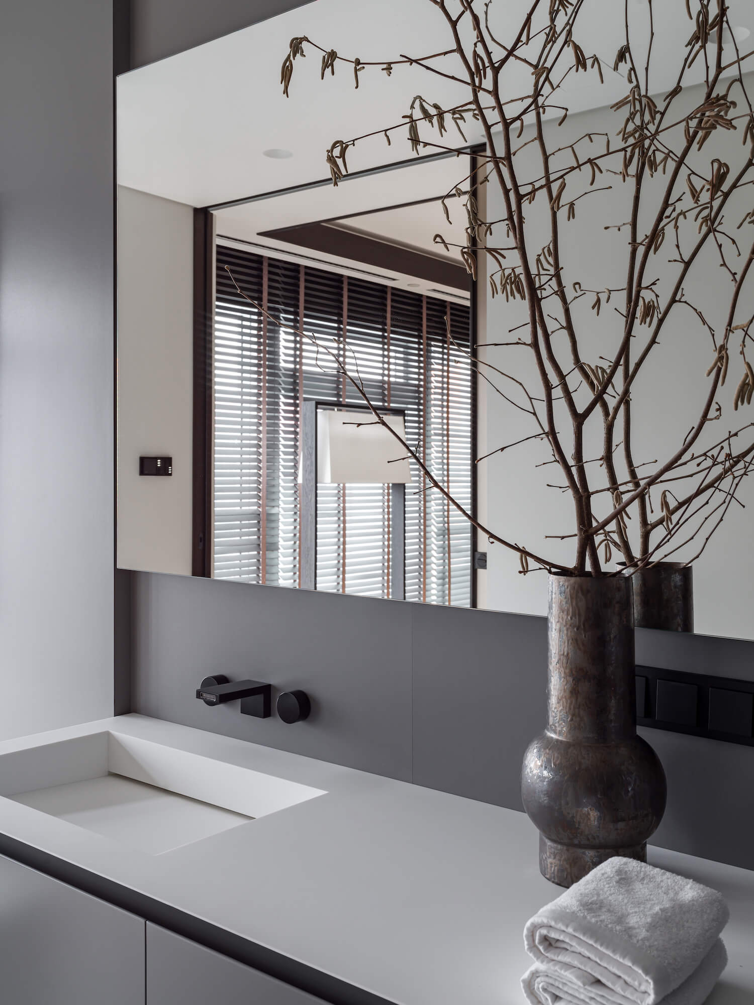 莫斯科黑色系公寓设计 既沉稳又有质感-31