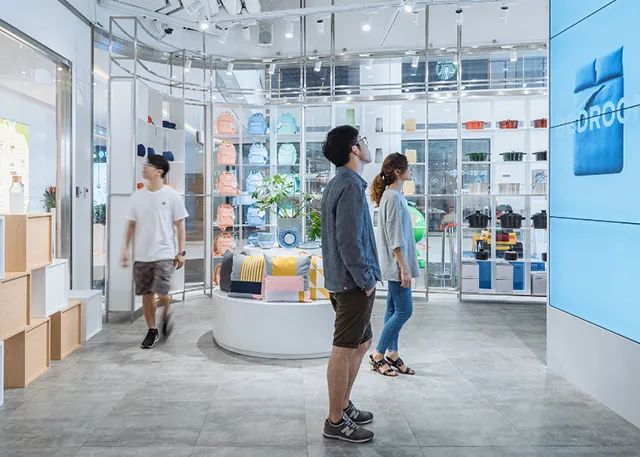 互联体验，交互式建筑环境的数字化解构，手机店-10