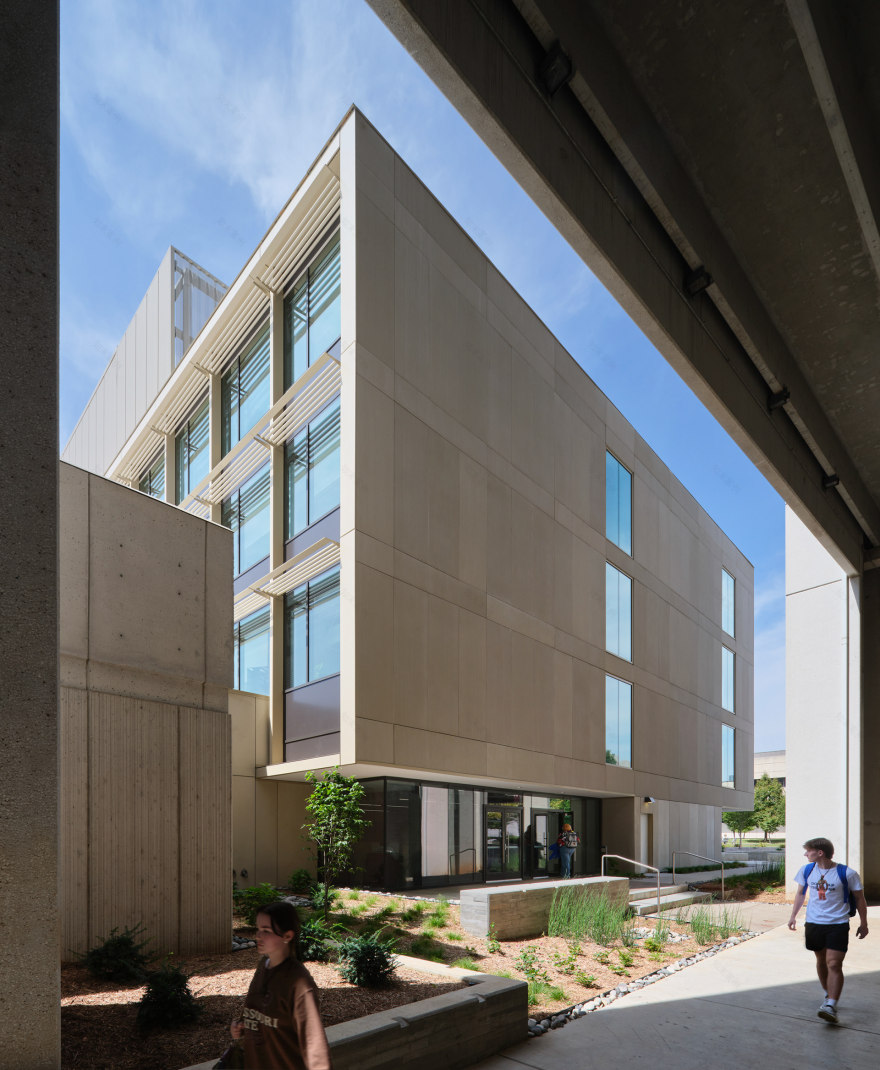 Blunt Hall College of Natural and Applied Sciences-3