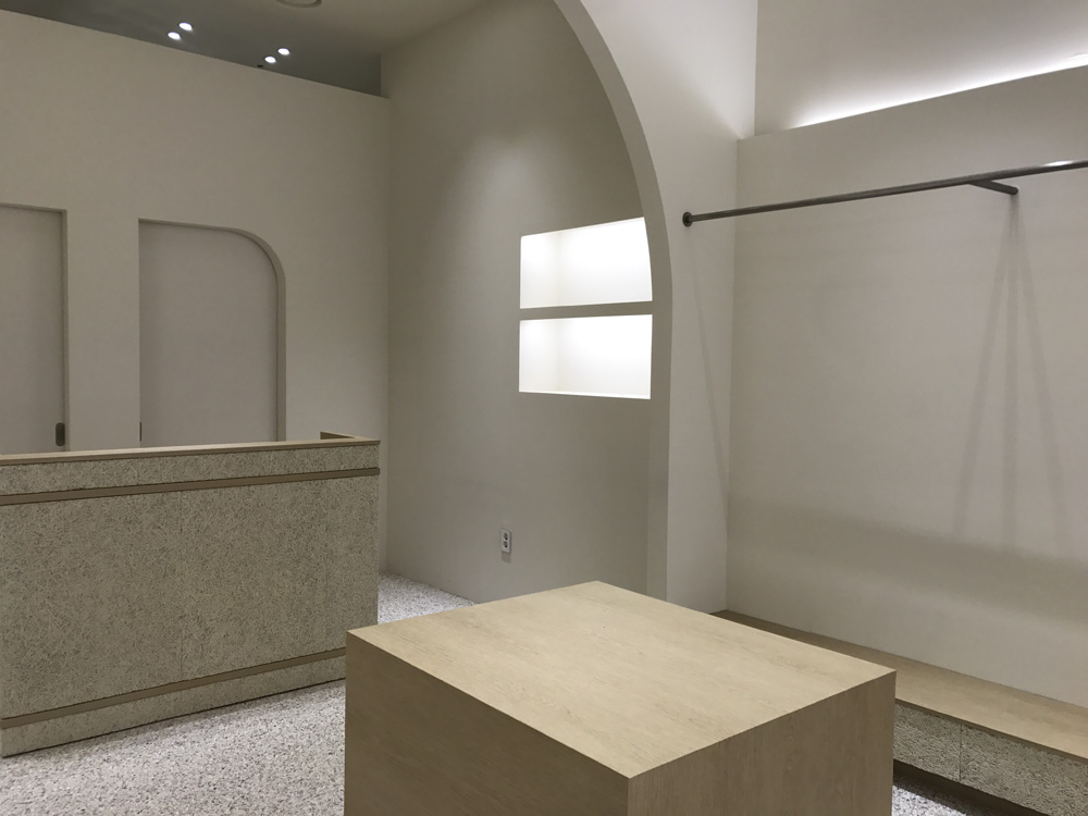 18 平米极简风格时尚店铺设计-10