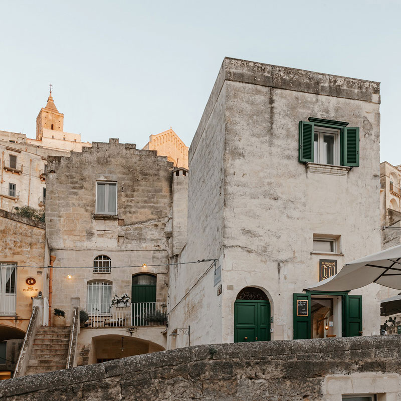 火山岩墙壁和古董花瓶：意大利的艾马斯特里迷你酒店-30