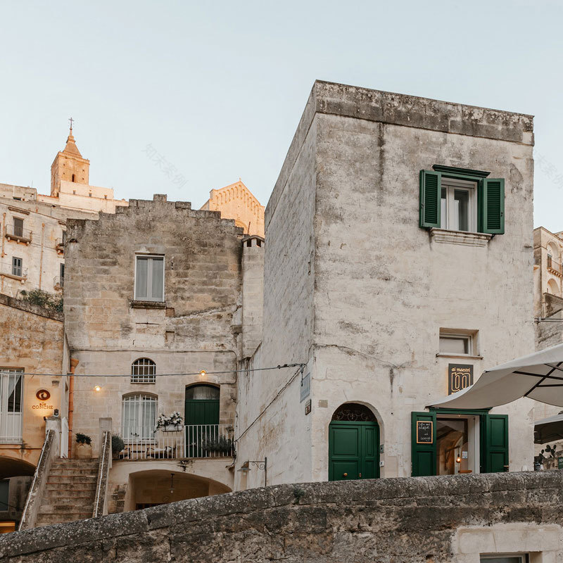 火山岩墙壁和古董花瓶:意大利的艾马斯特里迷你酒店-30