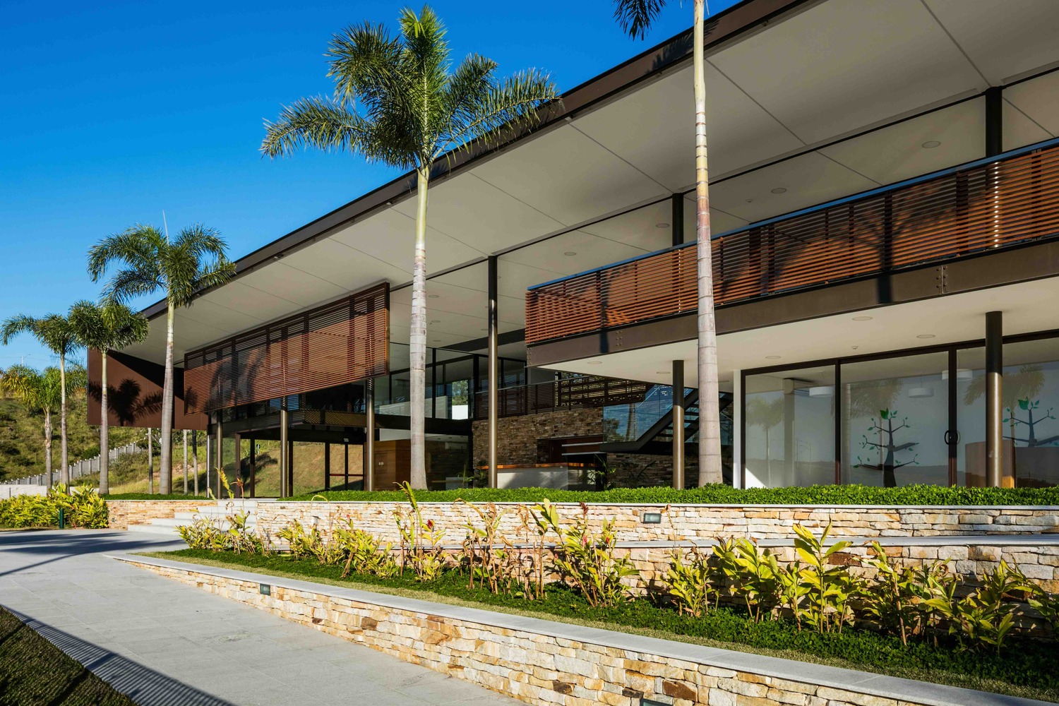 巴西自然景观中的社交俱乐部总部-72