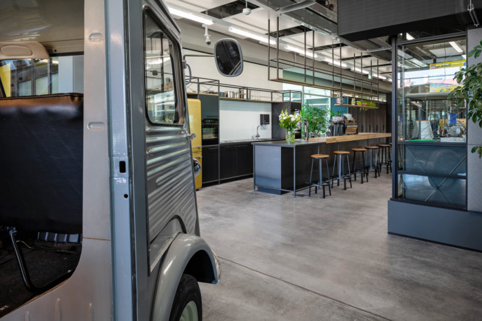 Deloitte Digital Offices by DZAP-18