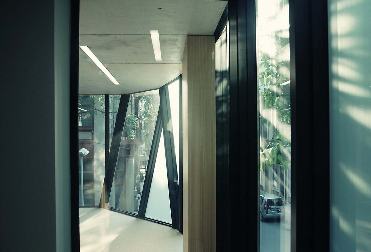 古老“希腊街区”的现代办公楼丨MMXX建筑事务所-34