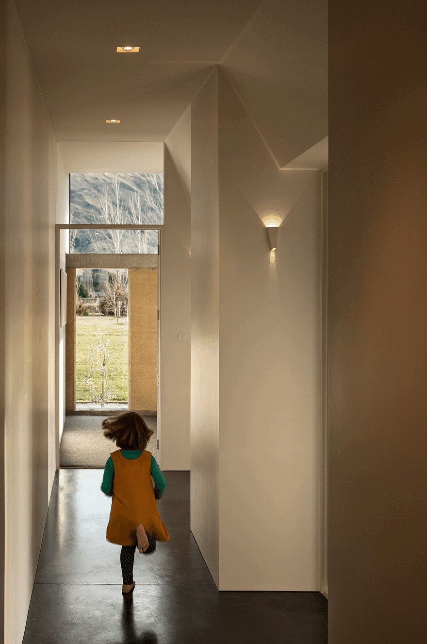 Rammed Earth House Connected to the Mountainous Landscape of Cardrona Valley, New Zealand-13