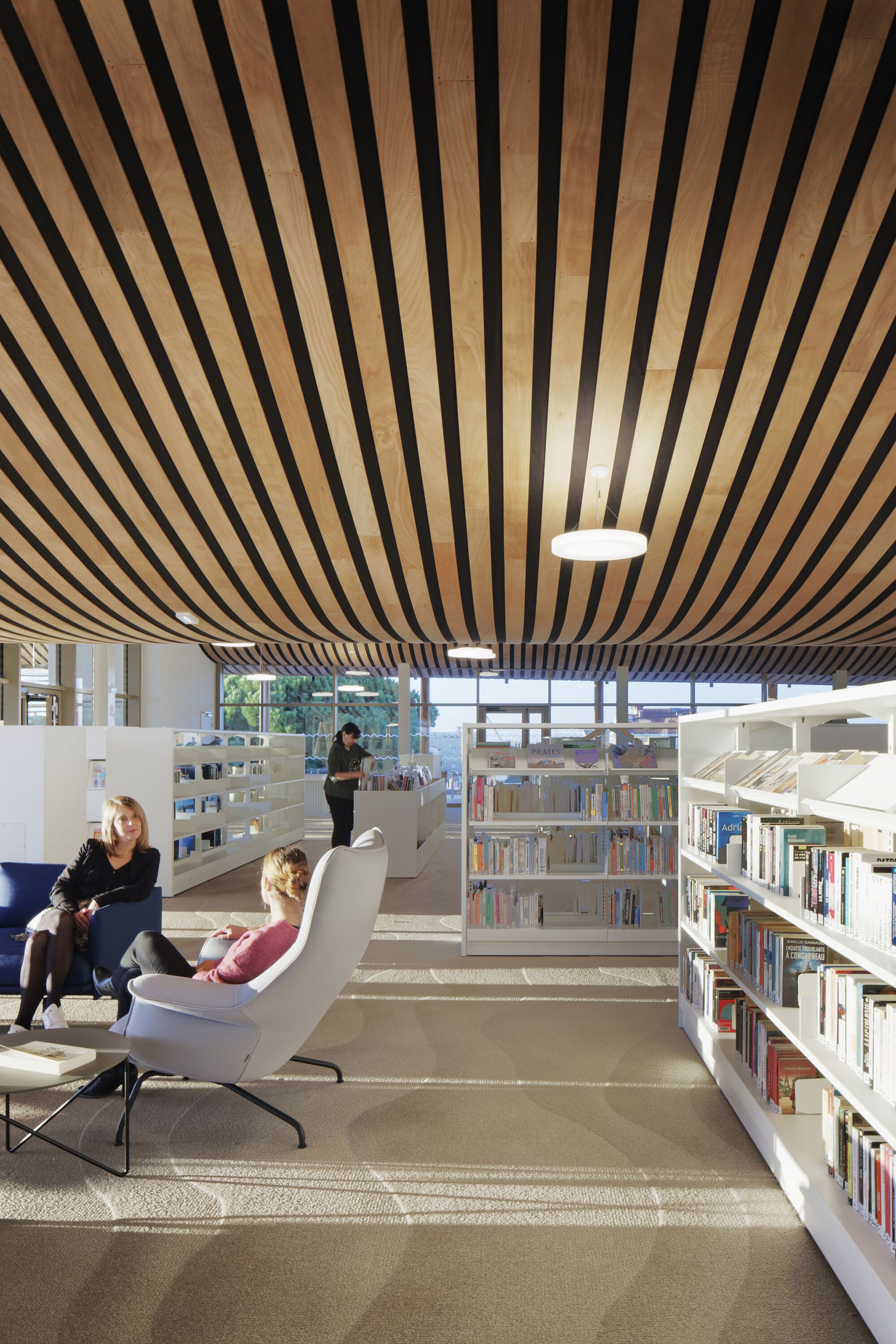 Event Hall L’Agora and Ernest Hemingway Media Library / Ateliers A+-37