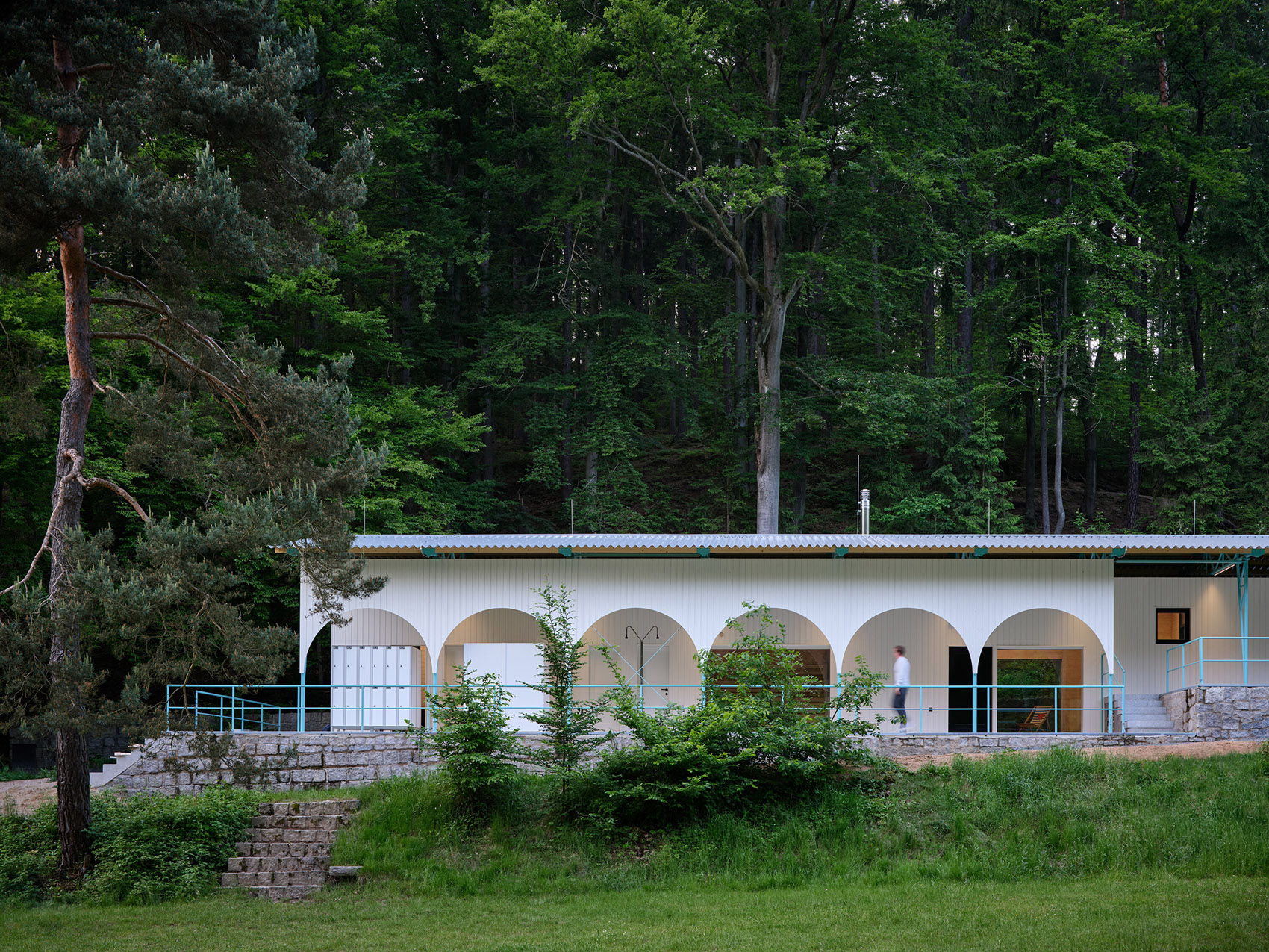 森林泳池,捷克丨Mjölk architekti + Marie Vondráková-17