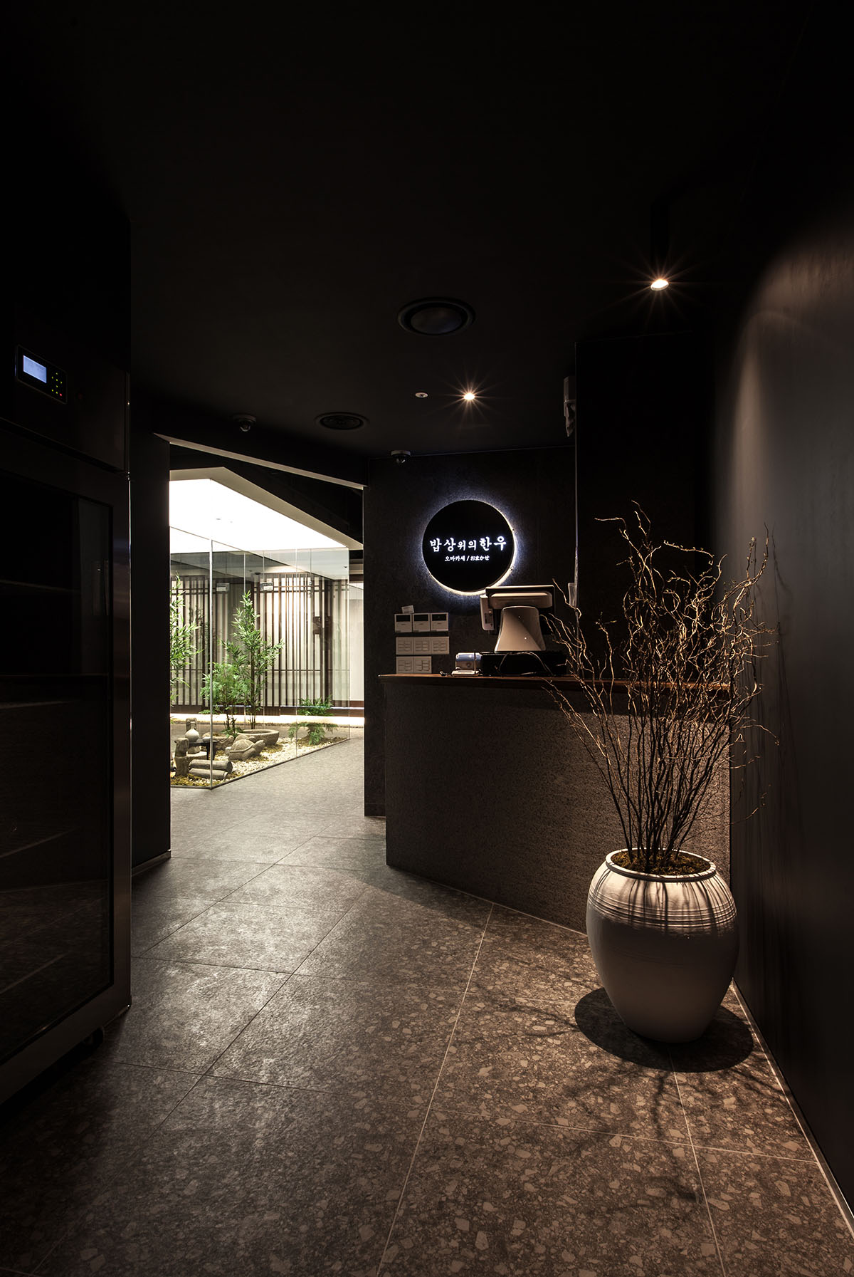 韩式餐厅“中央情报局”设计 | 石木庭院与传统氛围的完美结合-8