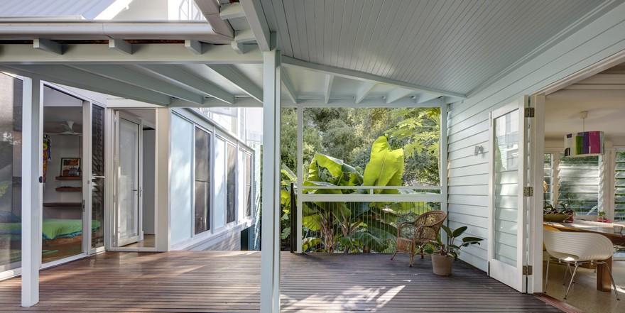Old Weatherboard House in Sydney Gets Modern Addition-12