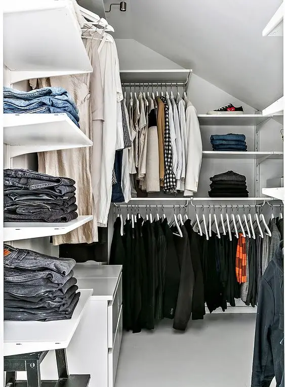 明亮与暗调交融的屋顶公寓-15