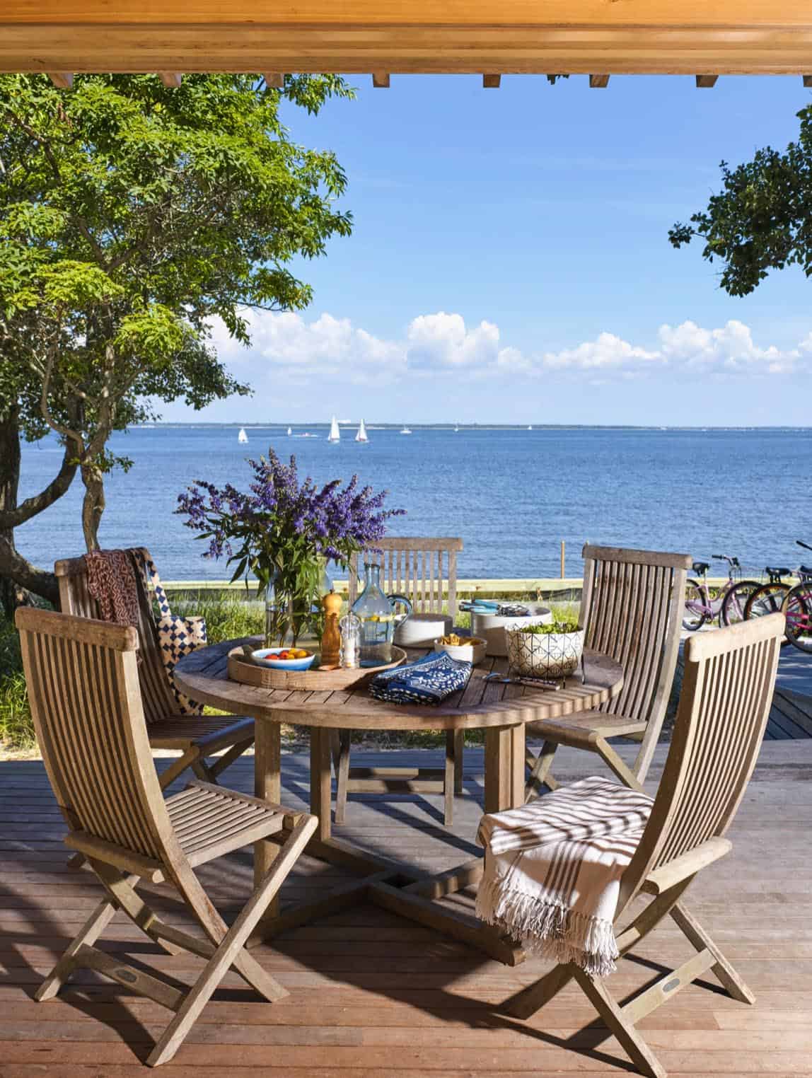 18 Awesome Tropical Outdoor Spaces For A Relaxing Backyard Oasis-8