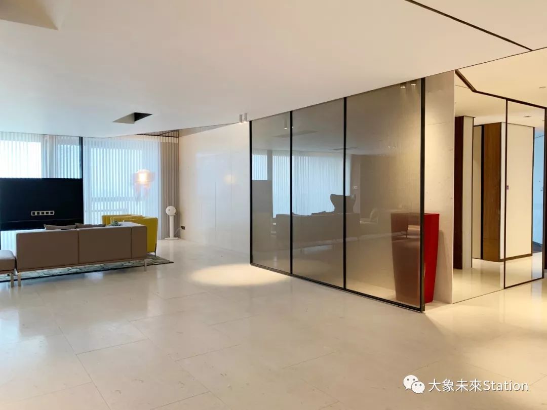 珠江畔的天誉半岛杨宅,融入 270 度江景的现代设计-61