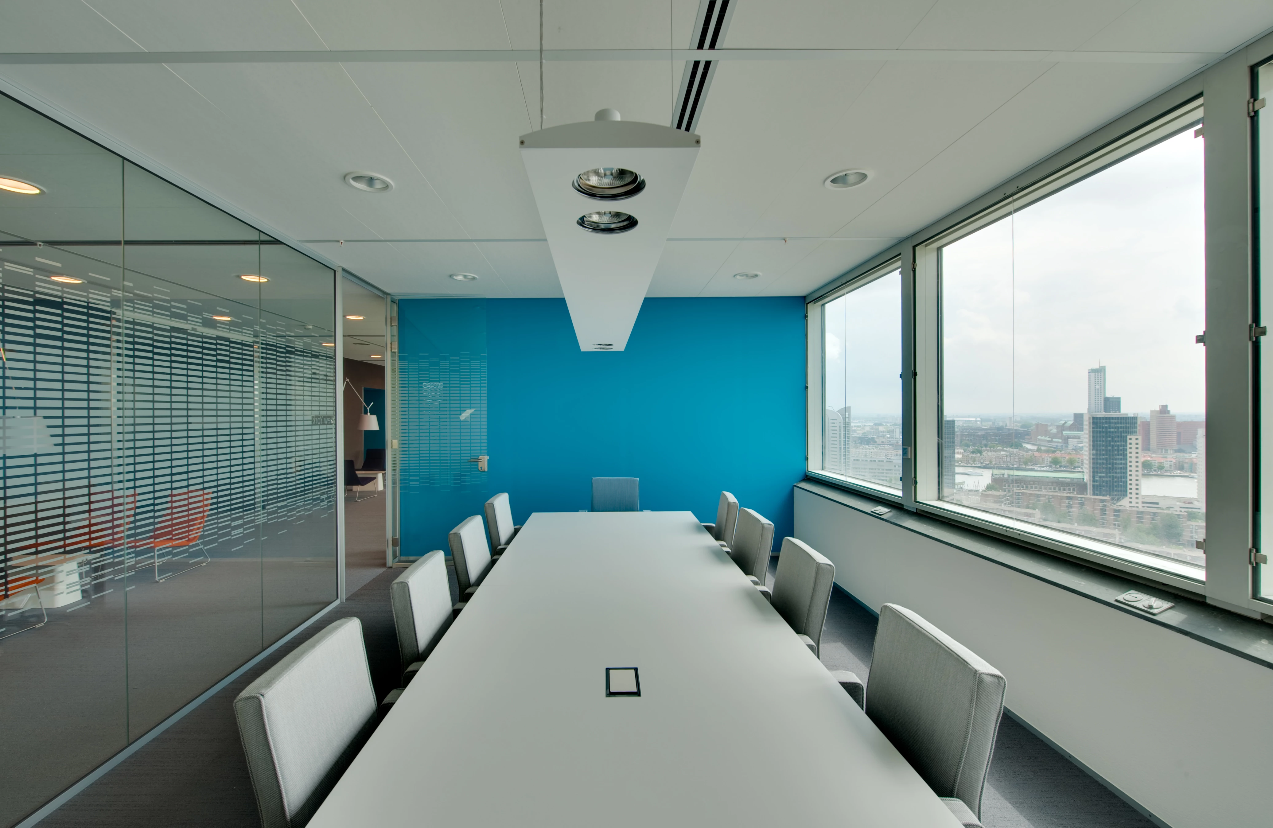 荷兰 Robeco 总部大楼餐厅与办公室翻新-17