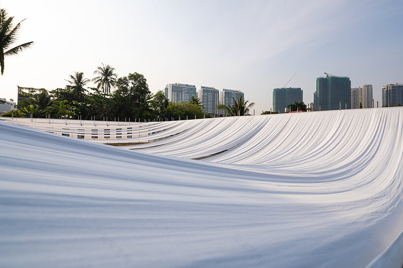 越南 Ashui 奖临时展厅 | 流动的白色幕布,自然与文化的交融-9