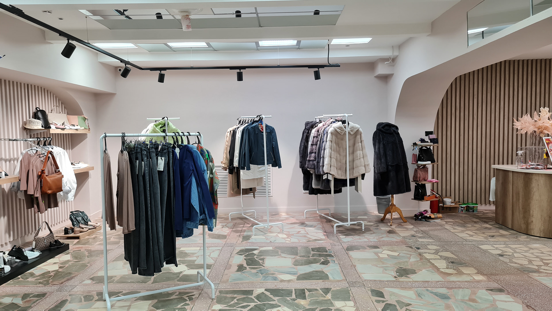 FAVORIT 女装店-16