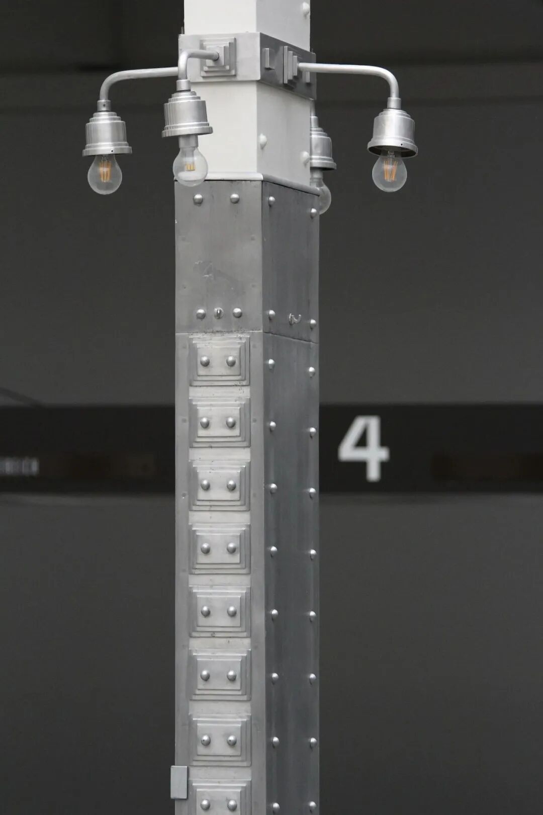 如何挑一款“正襟危坐”的经典凳子-62