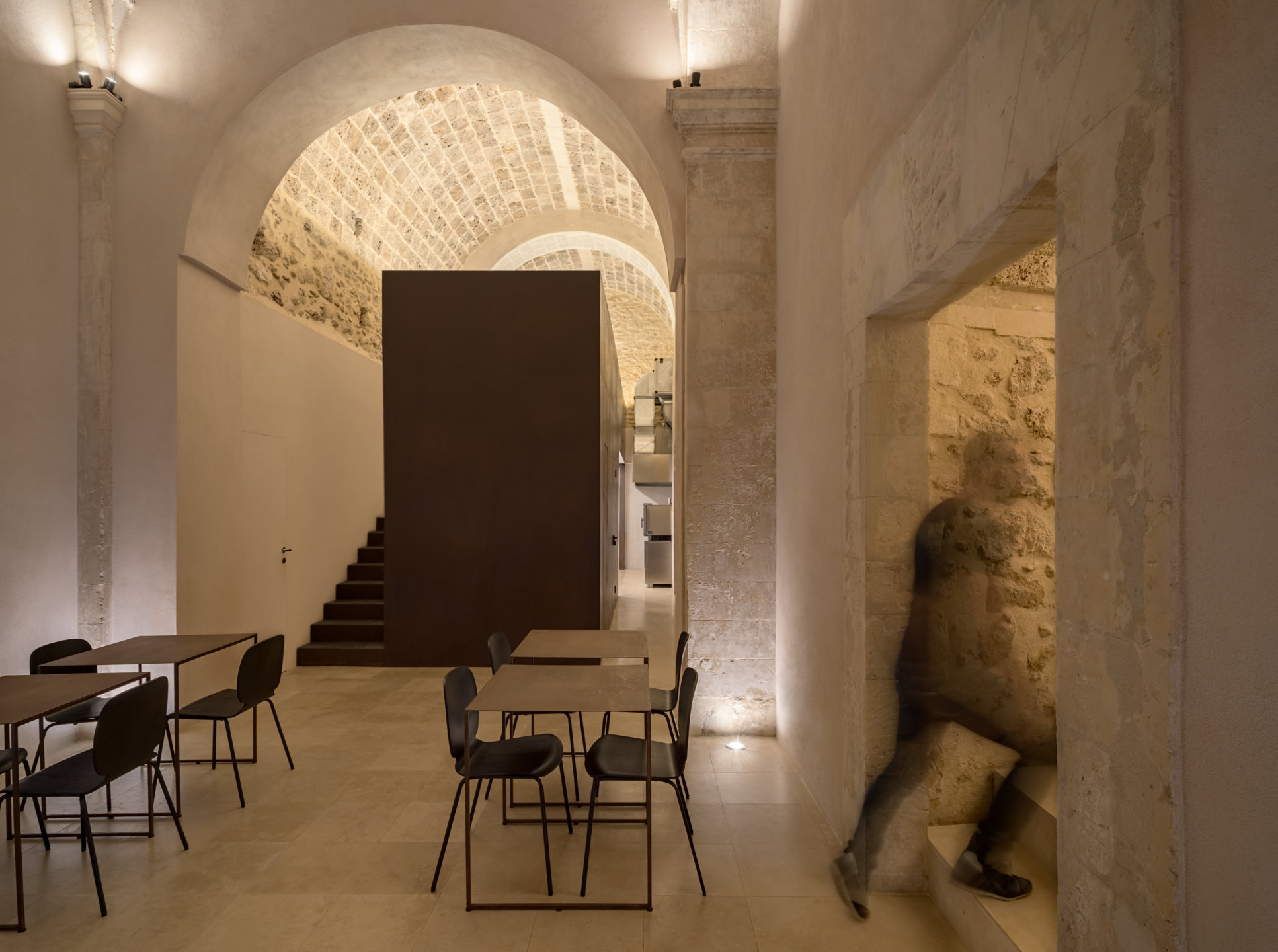 古老建筑的新生 | 意大利 18 世纪耶稣会修道院餐厅设计-5
