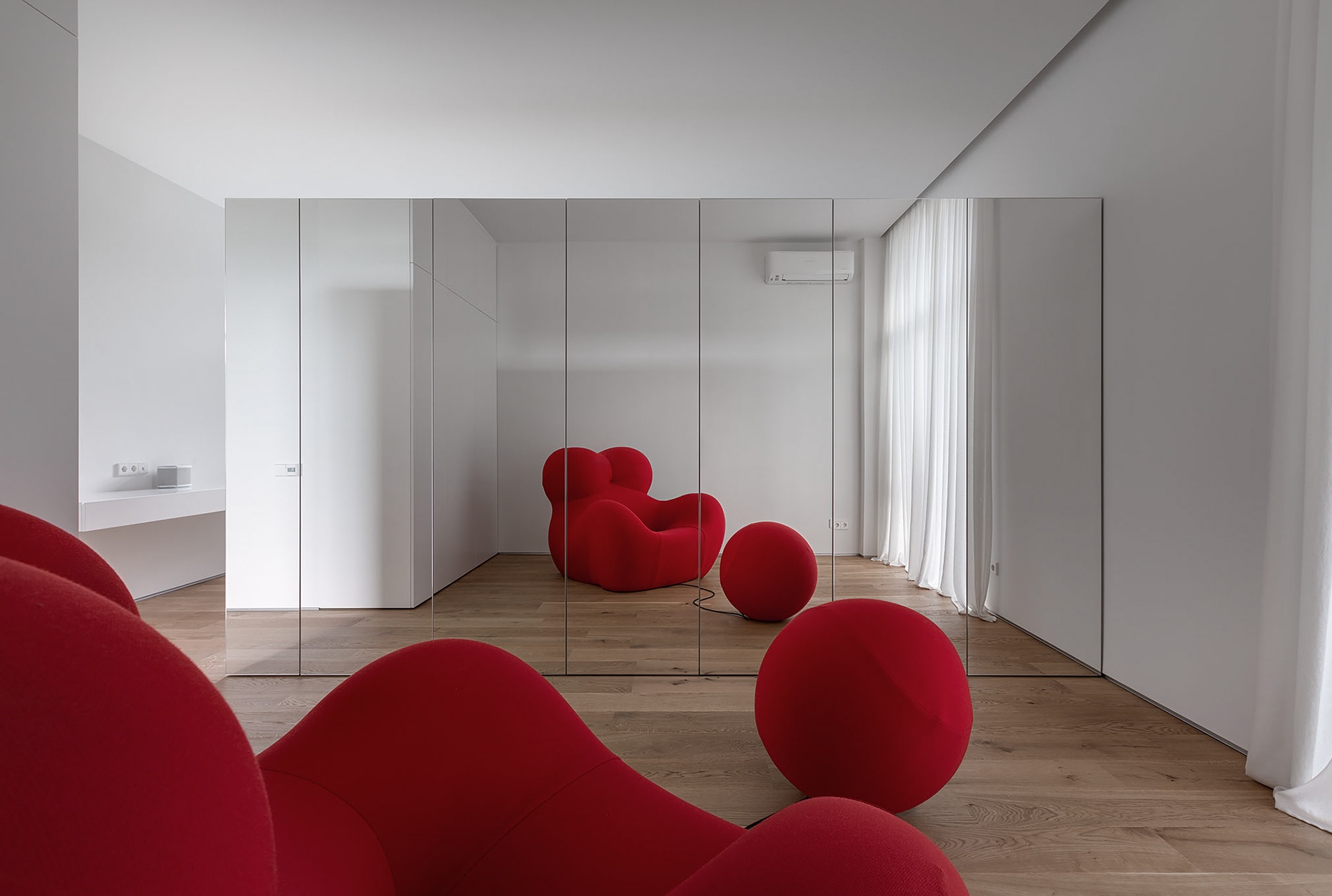 白色+粉色公寓设计 赋予空间跳跃的生命力-15