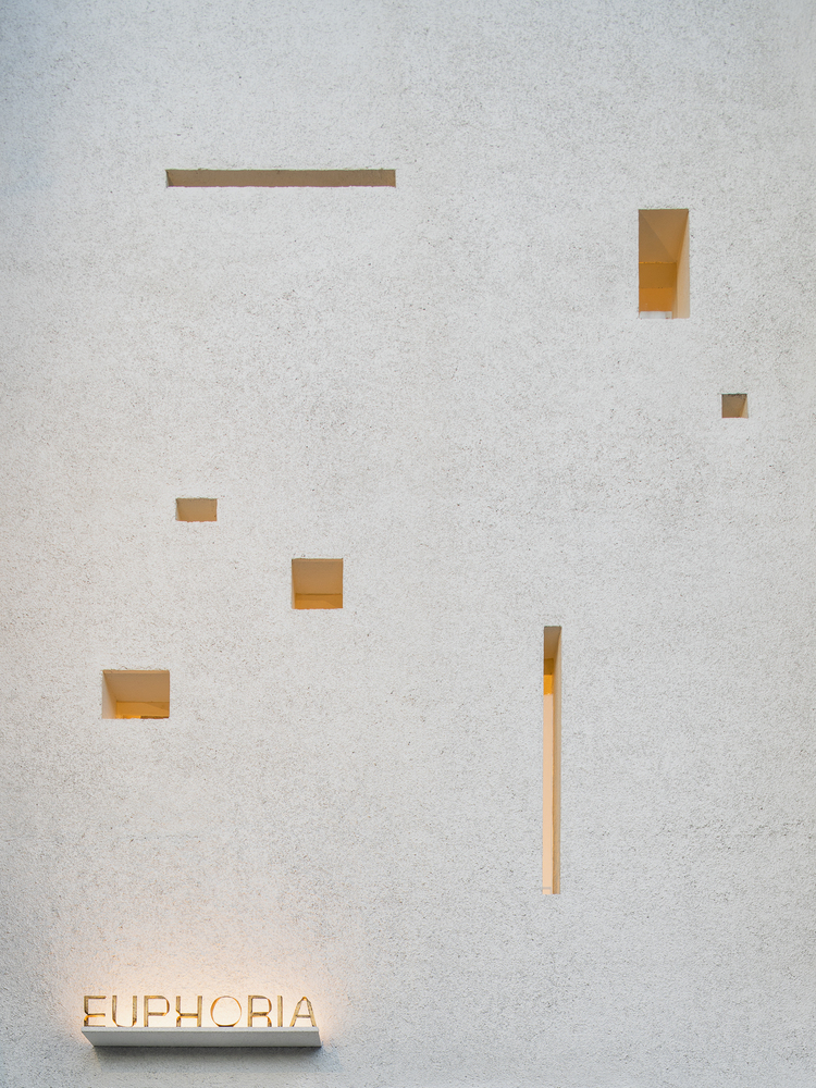 越南 Da Nang Euphoria Bridal Gallery 时尚婚纱店设计-35