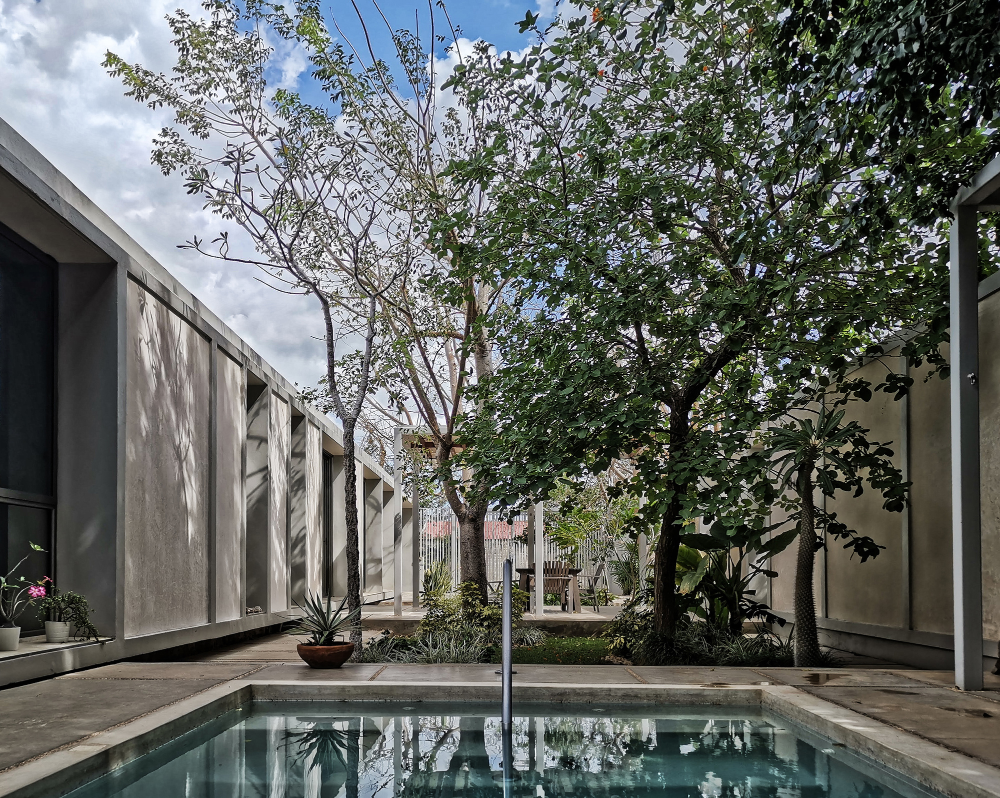 线性住宅的室内外一体化设计-1