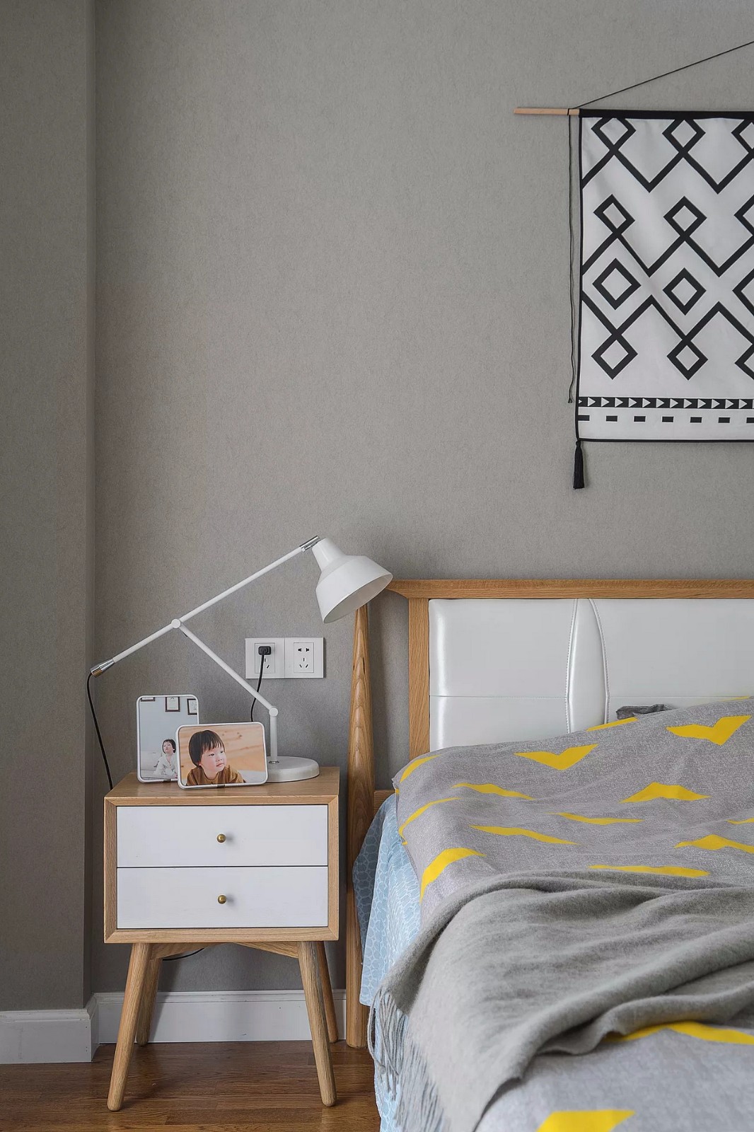 温暖北欧，时尚木质空间-11