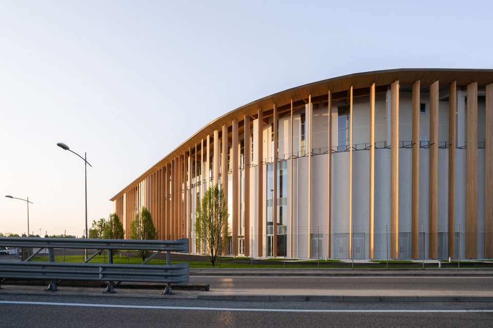 帕多瓦会展中心 | 隈研吾诠释意大利柱廊之美-13