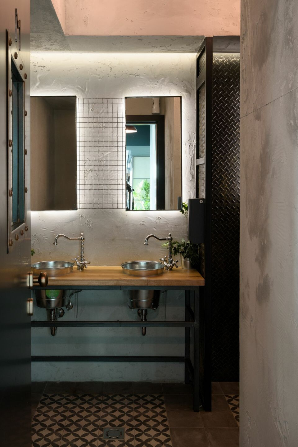 双层空间,美食与时尚的完美结合-32