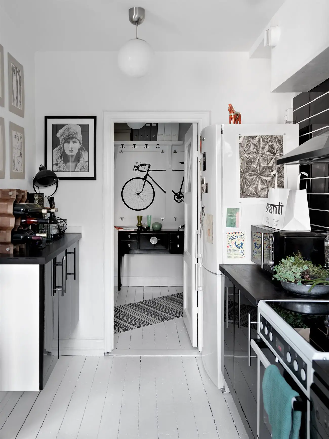 黑白魅力 | 20 年代典型建筑的舒适工作室-13