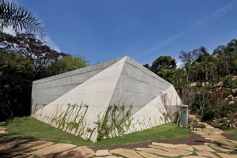 巴西 Galeria Lygia Pape 艺术馆 | 混凝土与自然共舞的创新设计-1