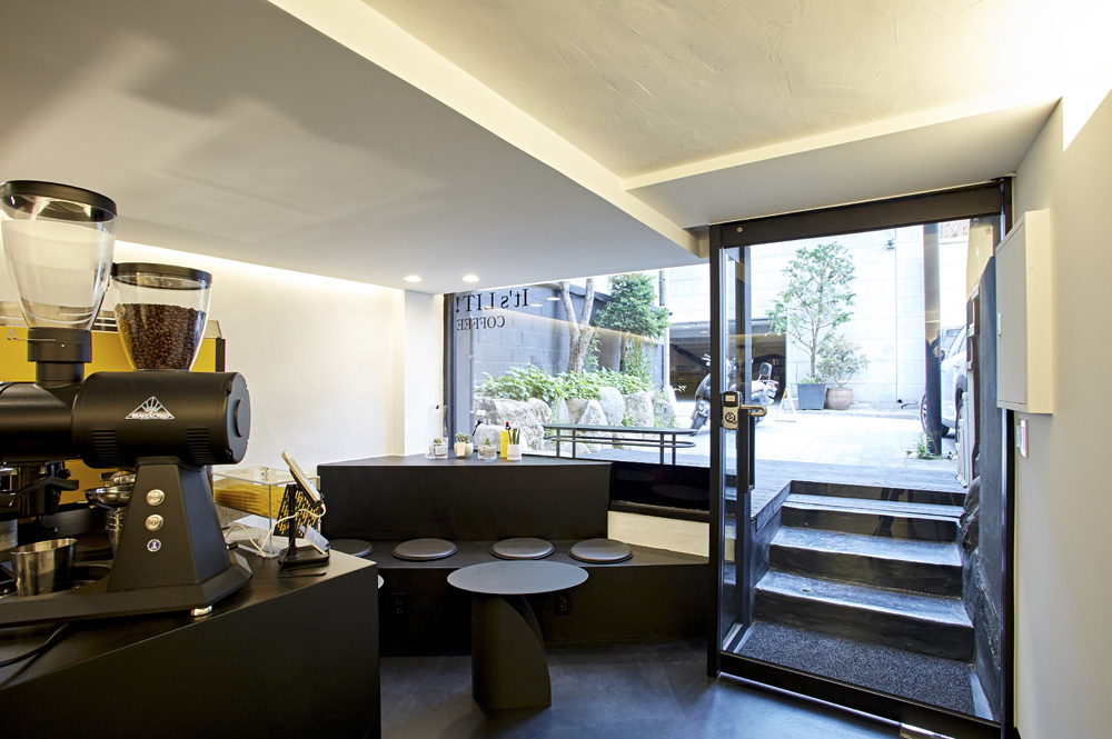 极简黑白咖啡馆-4