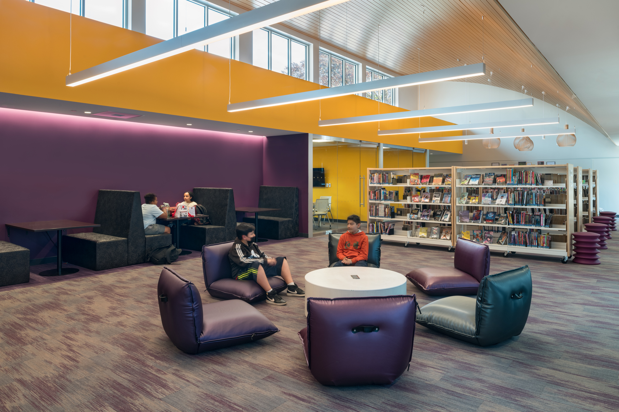 Charlotte & William Bloomberg Medford Public Library / Schwartz/Silver Architects-48