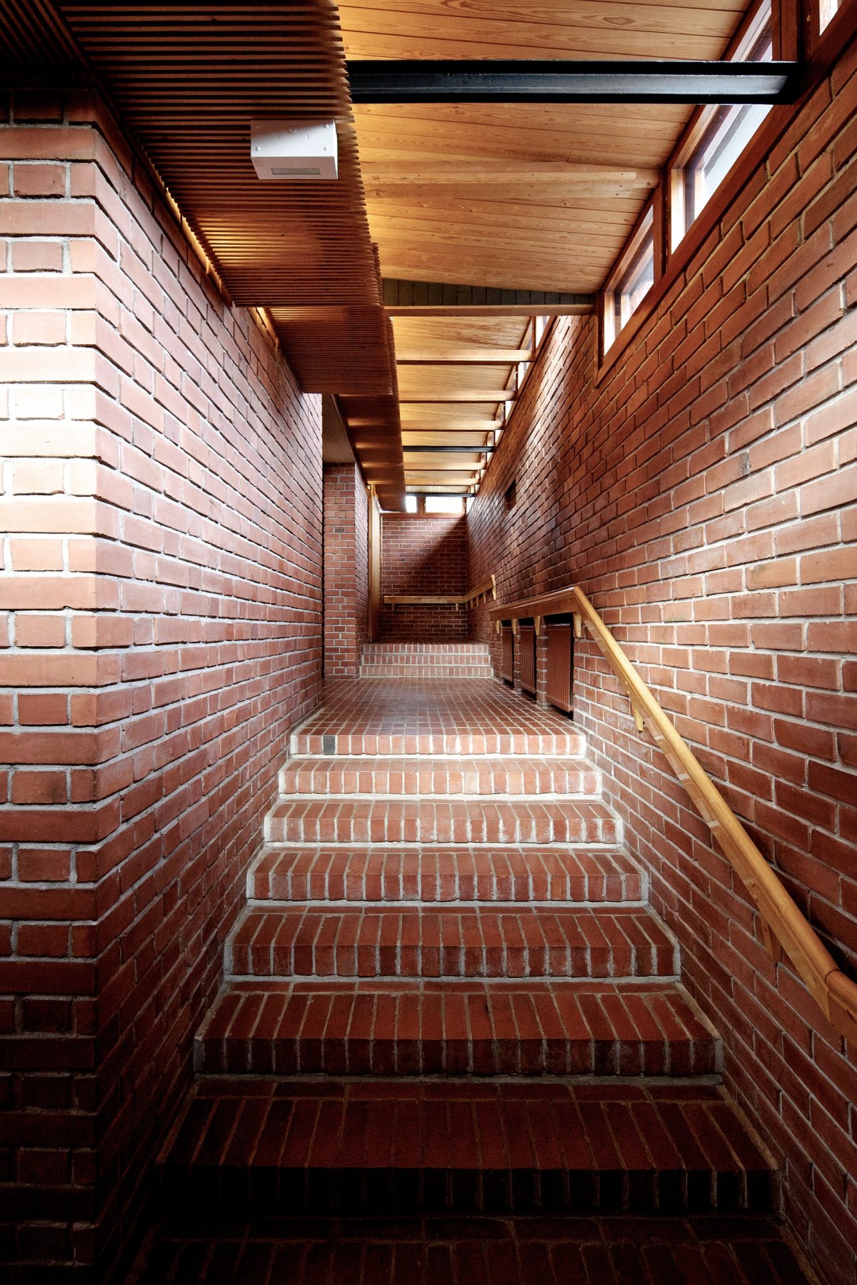 芬兰 Saynatsalo 市政厅 | 古典与现代的和谐融合-16