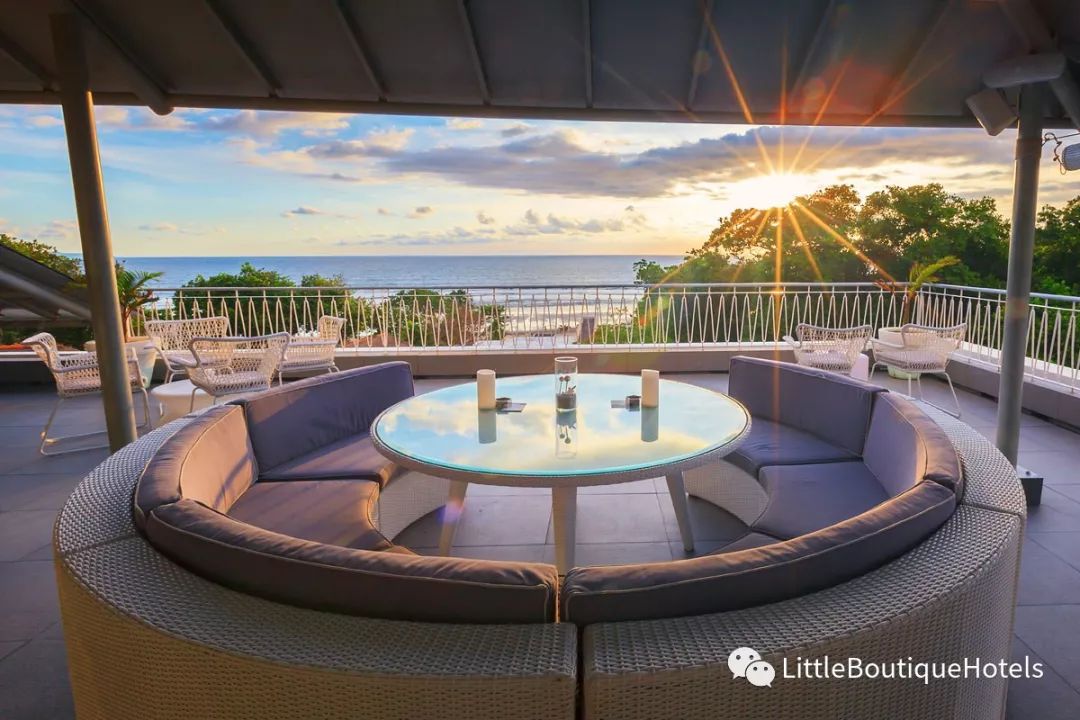 巴厘岛"Luna2"酒店 | 复古未来主义的室内设计盛宴-16