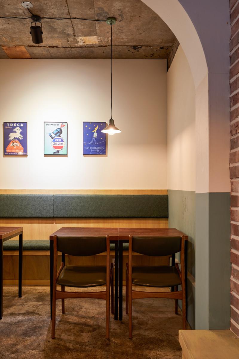 绿色铁门点缀的 12 平米个性披萨店-8