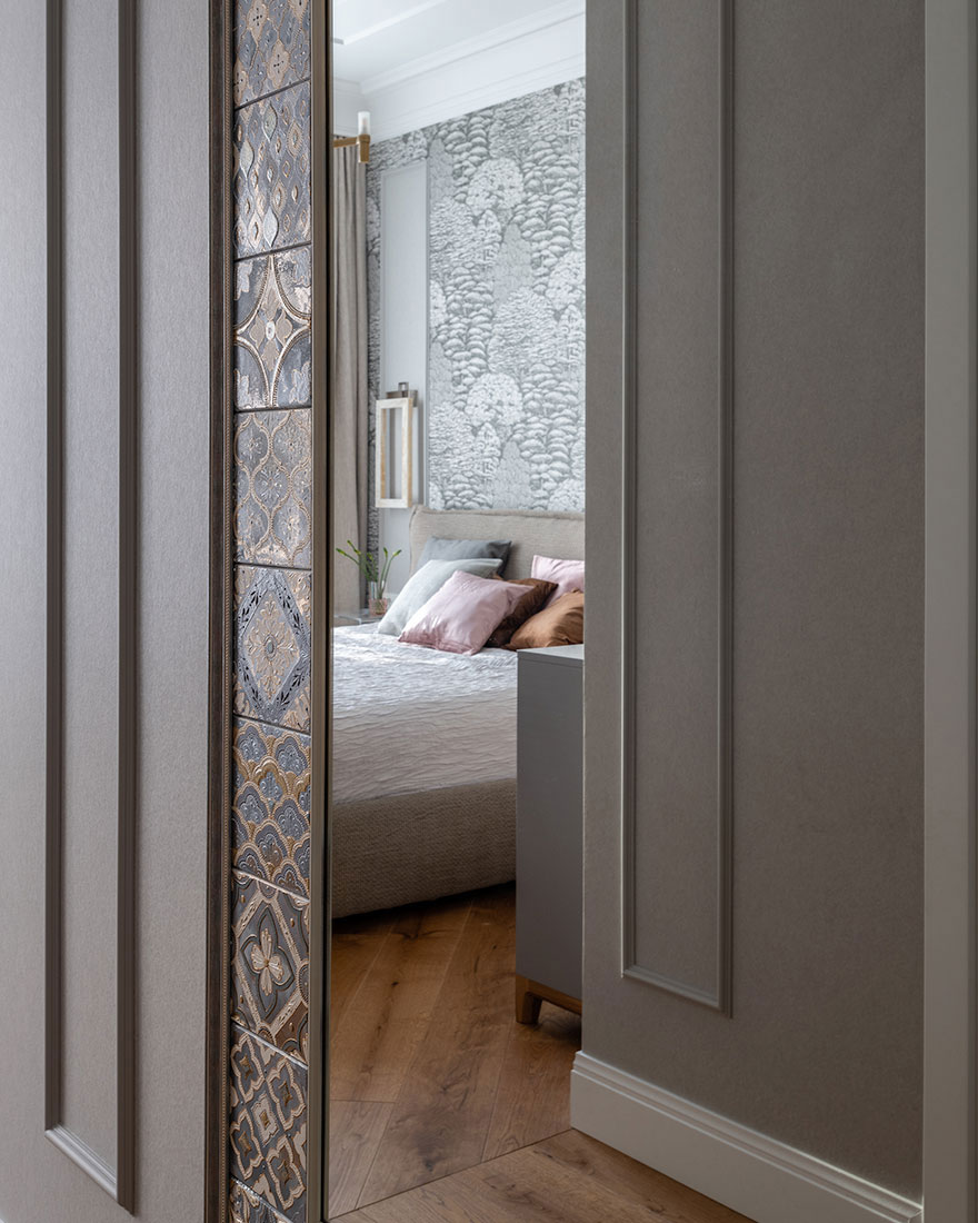 莫斯科现代经典公寓，大胆花墙纸成亮点-14