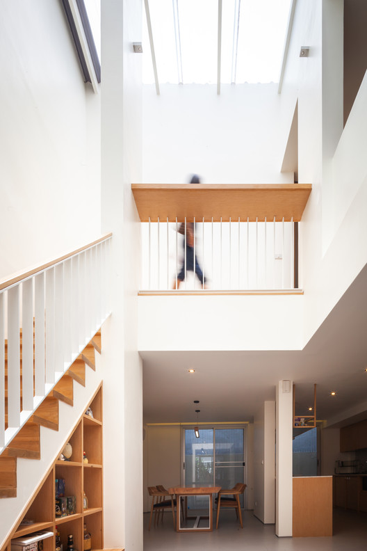 废弃联排别墅的轻盈翻新-11