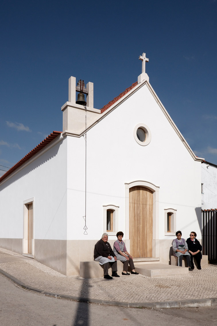 小镇教堂改造,葡萄牙 / Bruno Lucas Dias Architecture-8