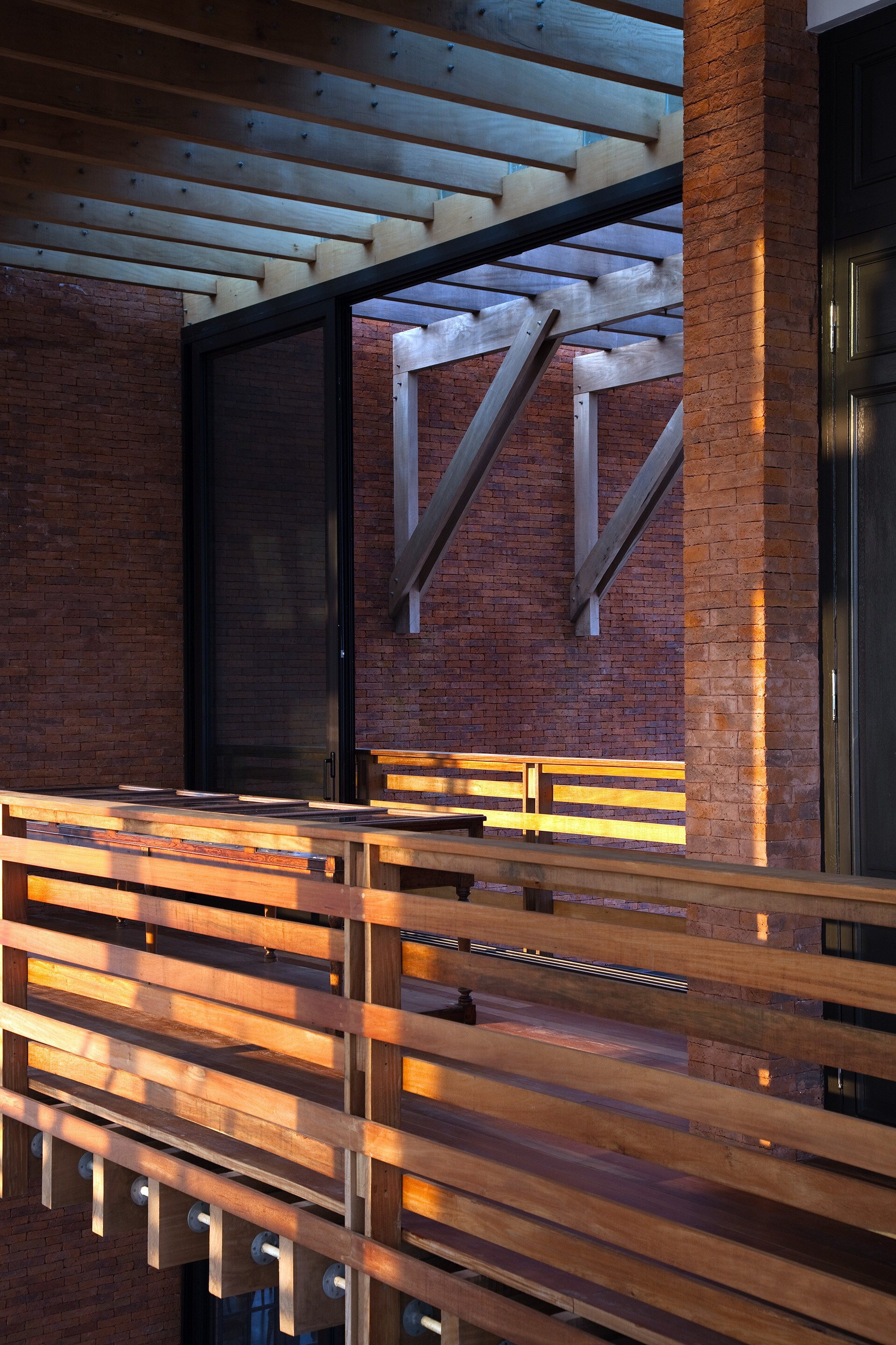 乌拉圭度假屋 | 砖石矩阵中的光影游戏-43