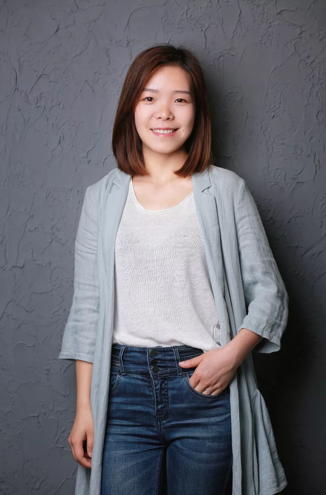 现代黑白灰，营造温馨艺术空间-3