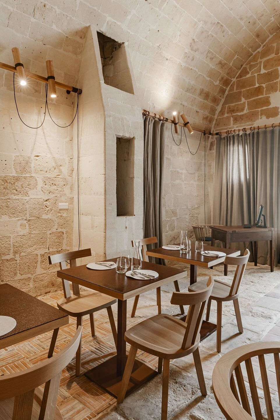 意大利古老城市中的现代早餐沙龙-37