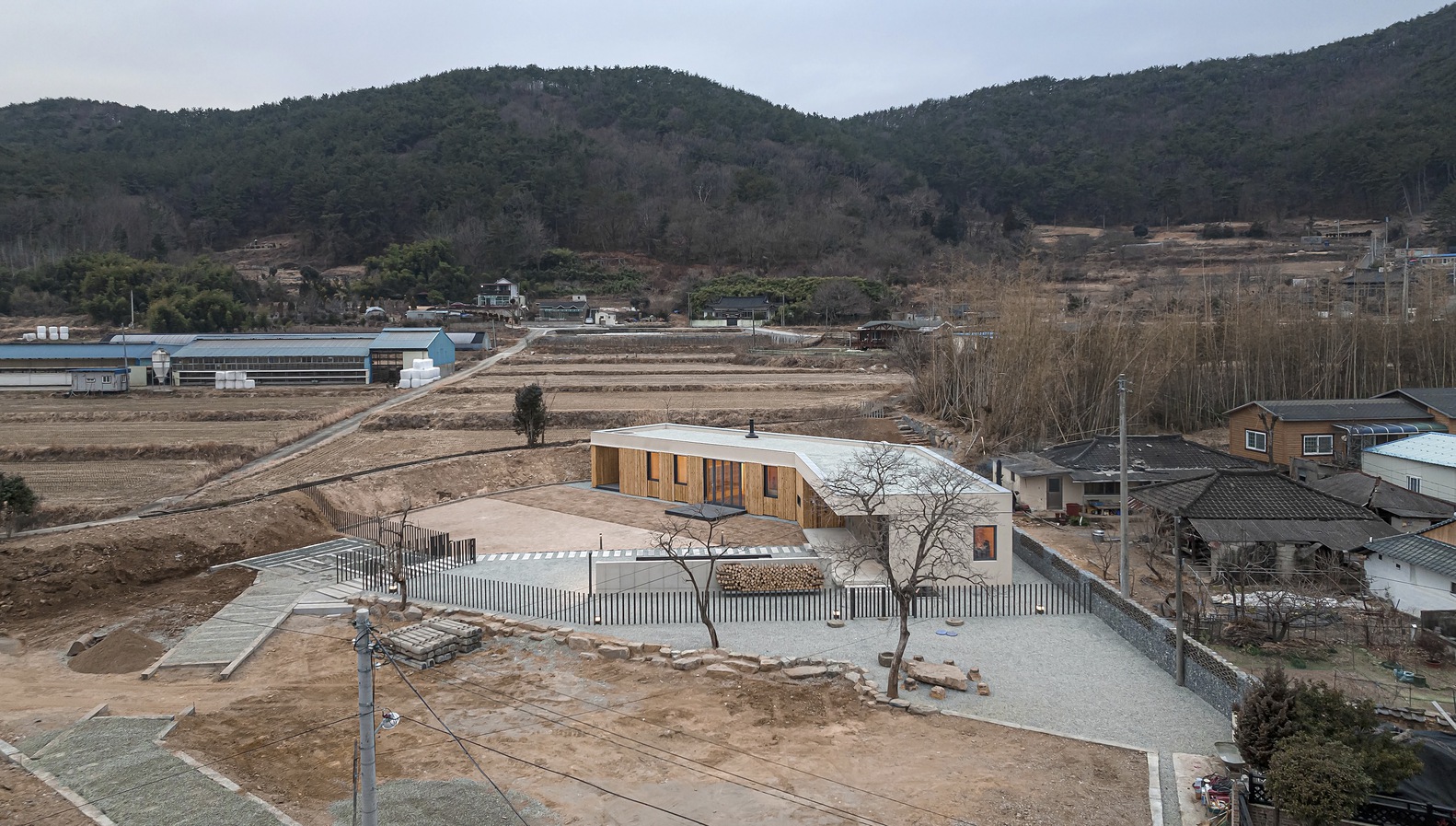 韩国 Goseonggun 传统与现代共融的弯曲住宅丨TURTLE Architects-38