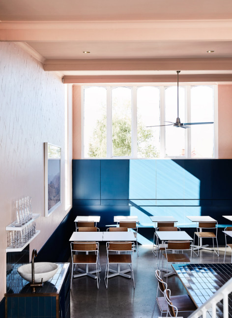 金色的;金黄色的;金的;金制的-60