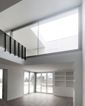 西班牙 Toledo 的悬浮白立方丨mdm09 arquitectura