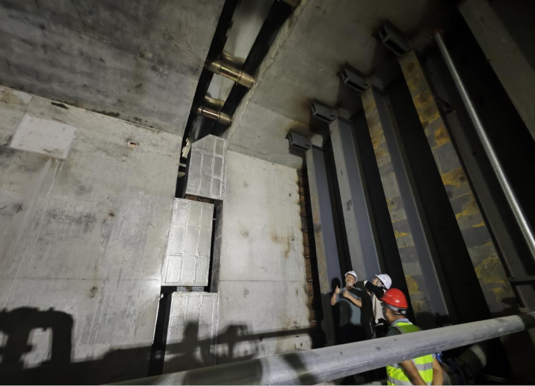 鱼珠隧道首节沉管管节顺利浮运对接-20