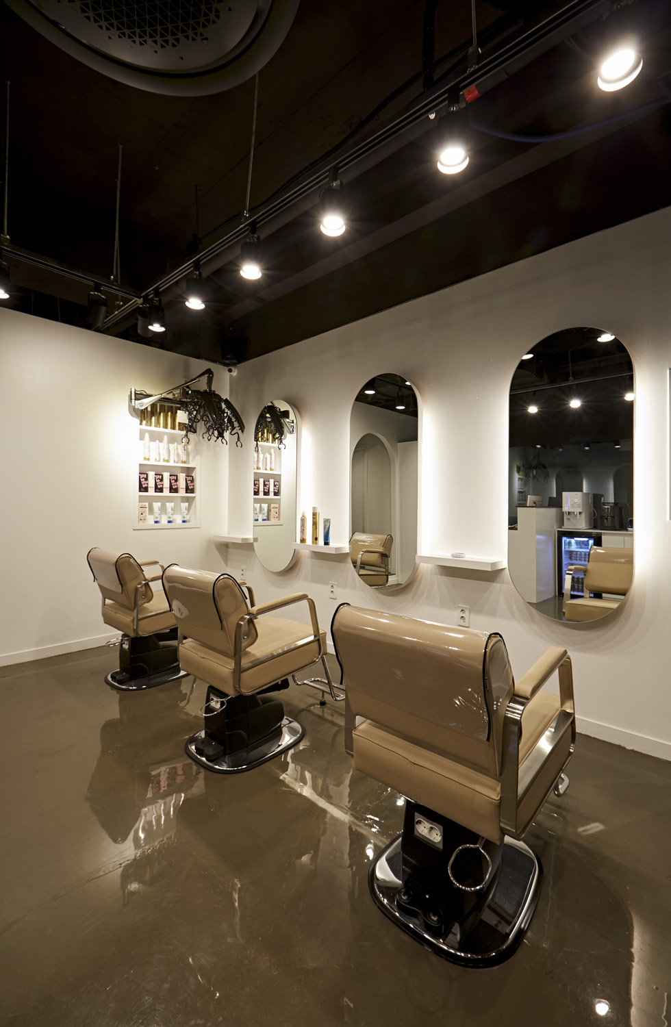 十坪美容室的黑与白魅力-13