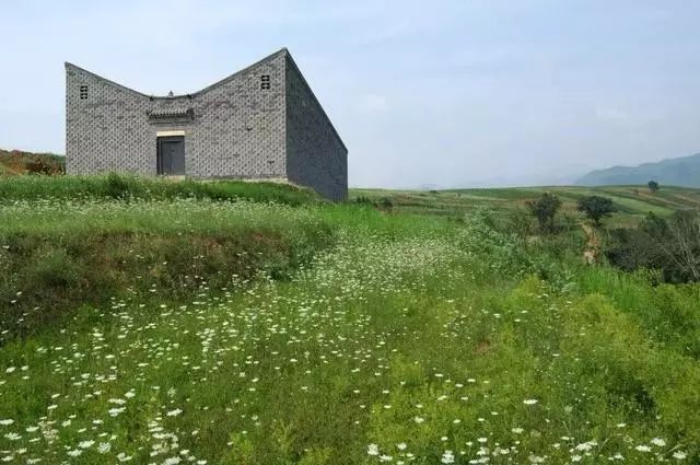 美剧《摩登家庭》里没人要的豪宅，竟然是这位世界级知名建筑师的家！儿子还是当红小鲜肉！-201