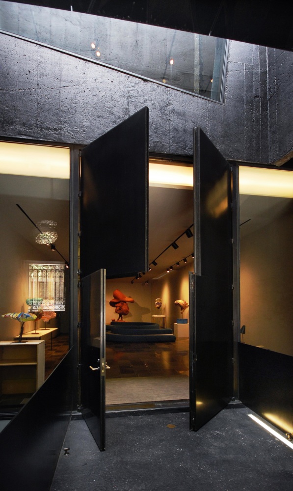 
					Pitch Black									-6